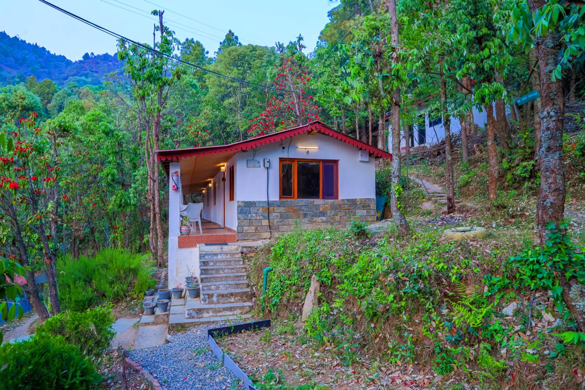 Mukteshwar Oakwood Resort, a top-rated hotel in Mukteshwar Uttarakhand